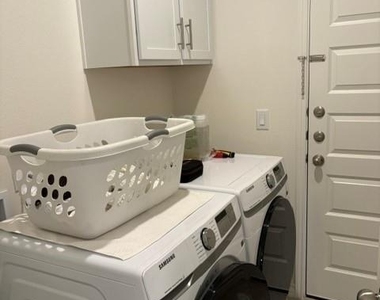 3403 N Monument Dr N - Photo Thumbnail 8