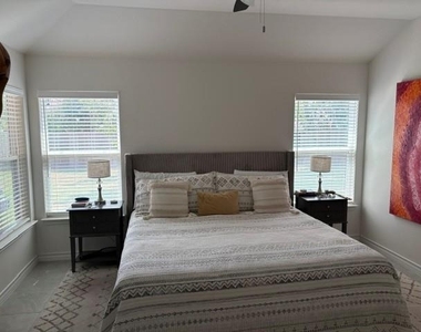 3403 N Monument Dr N - Photo Thumbnail 6