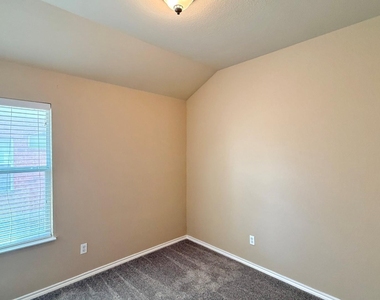 1473 Rainbow Parke Dr - Photo Thumbnail 13
