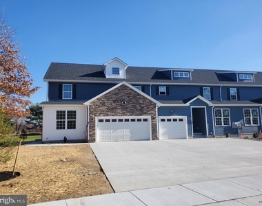 35 Mapledale Road - Photo Thumbnail 2
