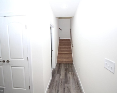 35 Mapledale Road - Photo Thumbnail 4