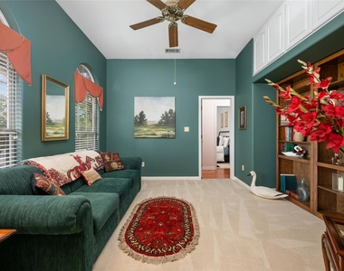 391 Liberty Dr - Photo Thumbnail 2