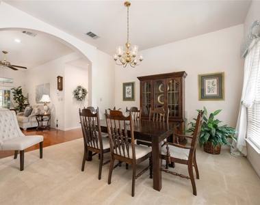 391 Liberty Dr - Photo Thumbnail 4
