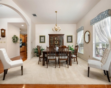 391 Liberty Dr - Photo Thumbnail 3