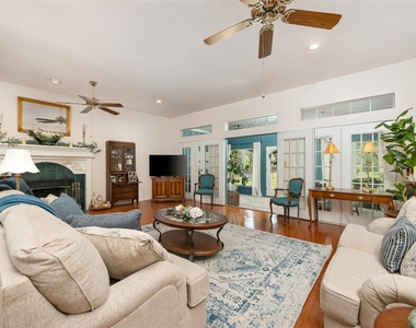 391 Liberty Dr - Photo Thumbnail 5