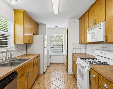 300 Blackson Ave - Photo Thumbnail 7