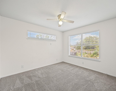 300 Blackson Ave - Photo Thumbnail 16