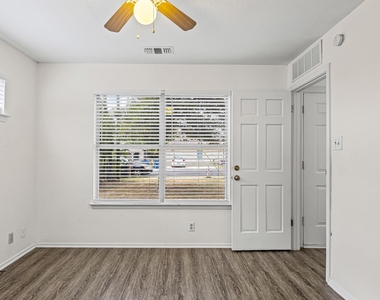 300 Blackson Ave - Photo Thumbnail 13