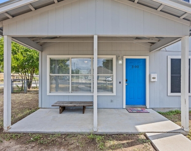 300 Blackson Ave - Photo Thumbnail 1