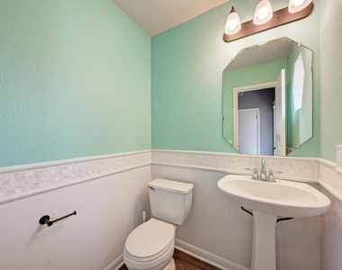 903 Estate Dr - Photo Thumbnail 18