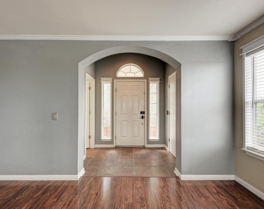903 Estate Dr - Photo Thumbnail 2