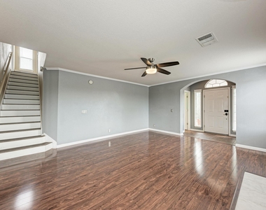 903 Estate Dr - Photo Thumbnail 5