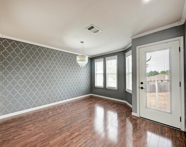 903 Estate Dr - Photo Thumbnail 8