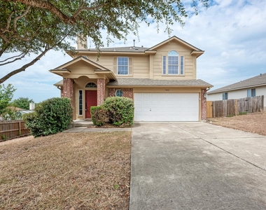 903 Estate Dr - Photo Thumbnail 1