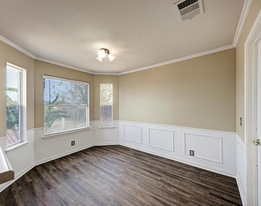903 Estate Dr - Photo Thumbnail 16