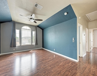 903 Estate Dr - Photo Thumbnail 20