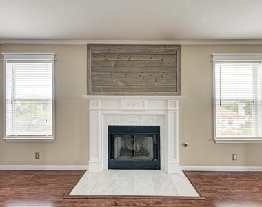 903 Estate Dr - Photo Thumbnail 7