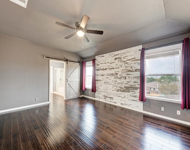 903 Estate Dr - Photo Thumbnail 22