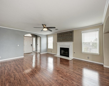 903 Estate Dr - Photo Thumbnail 6