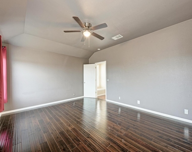 903 Estate Dr - Photo Thumbnail 23