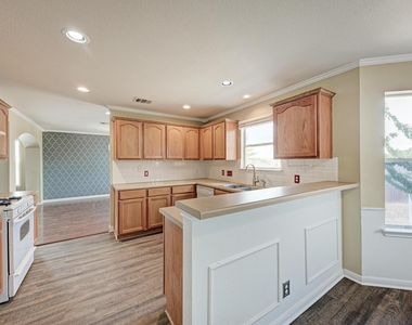 903 Estate Dr - Photo Thumbnail 13