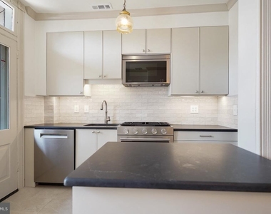 405 Constitution Avenue Ne - Photo Thumbnail 6