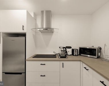 5231 Watson Street Nw - Photo Thumbnail 6