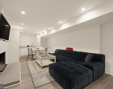 5231 Watson Street Nw - Photo Thumbnail 4