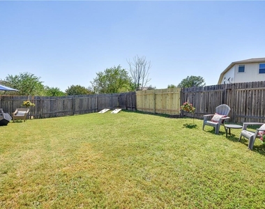 1512 Lady Grey Ave - Photo Thumbnail 11