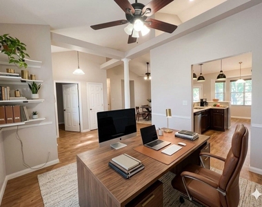 903 Oakwood Dr - Photo Thumbnail 2