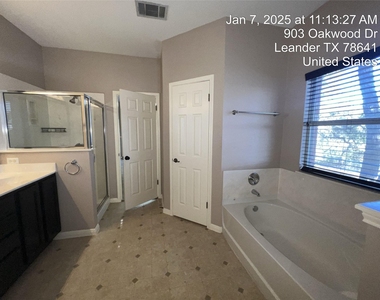 903 Oakwood Dr - Photo Thumbnail 10