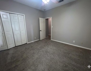 903 Oakwood Dr - Photo Thumbnail 11