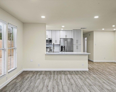 303 Fantail Loop - Photo Thumbnail 4