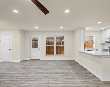 303 Fantail Loop - Photo Thumbnail 9