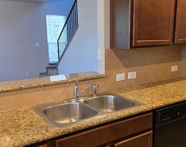 2228 Nestlewood Dr - Photo Thumbnail 23
