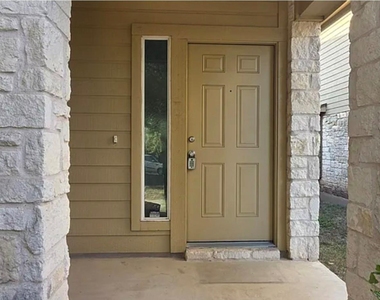 2228 Nestlewood Dr - Photo Thumbnail 2