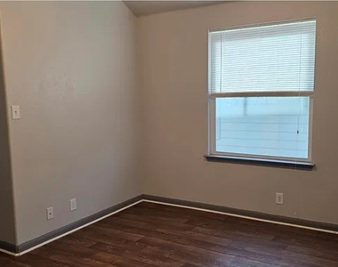 2228 Nestlewood Dr - Photo Thumbnail 21