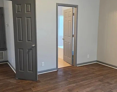 2228 Nestlewood Dr - Photo Thumbnail 15