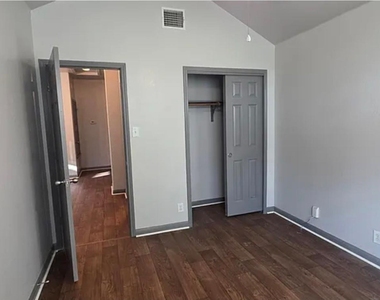 2228 Nestlewood Dr - Photo Thumbnail 10