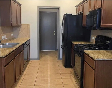 2228 Nestlewood Dr - Photo Thumbnail 4