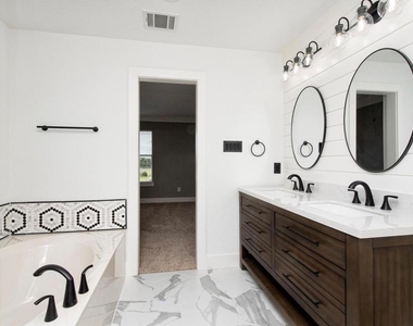1202 Hensley Dr - Photo Thumbnail 14