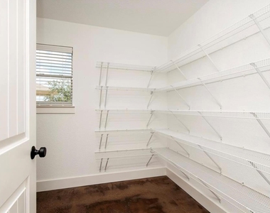 1202 Hensley Dr - Photo Thumbnail 9