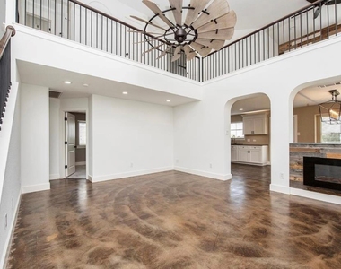 1202 Hensley Dr - Photo Thumbnail 2