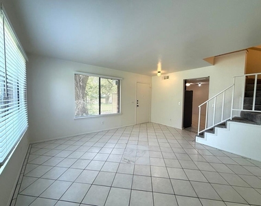 900 W Village Ln - Photo Thumbnail 7