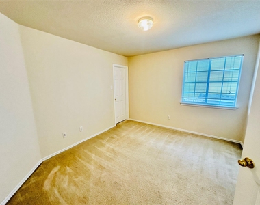 16216 Castletroy Dr - Photo Thumbnail 26