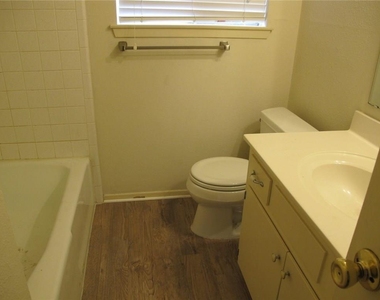 1213 S Meadows Dr - Photo Thumbnail 8