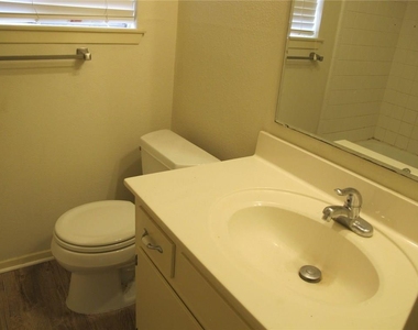 1213 S Meadows Dr - Photo Thumbnail 7