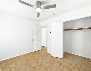 910 Bret Ln - Photo Thumbnail 14