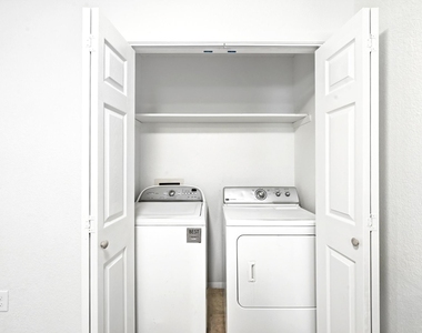 910 Bret Ln - Photo Thumbnail 13