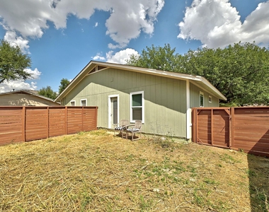 910 Bret Ln - Photo Thumbnail 22